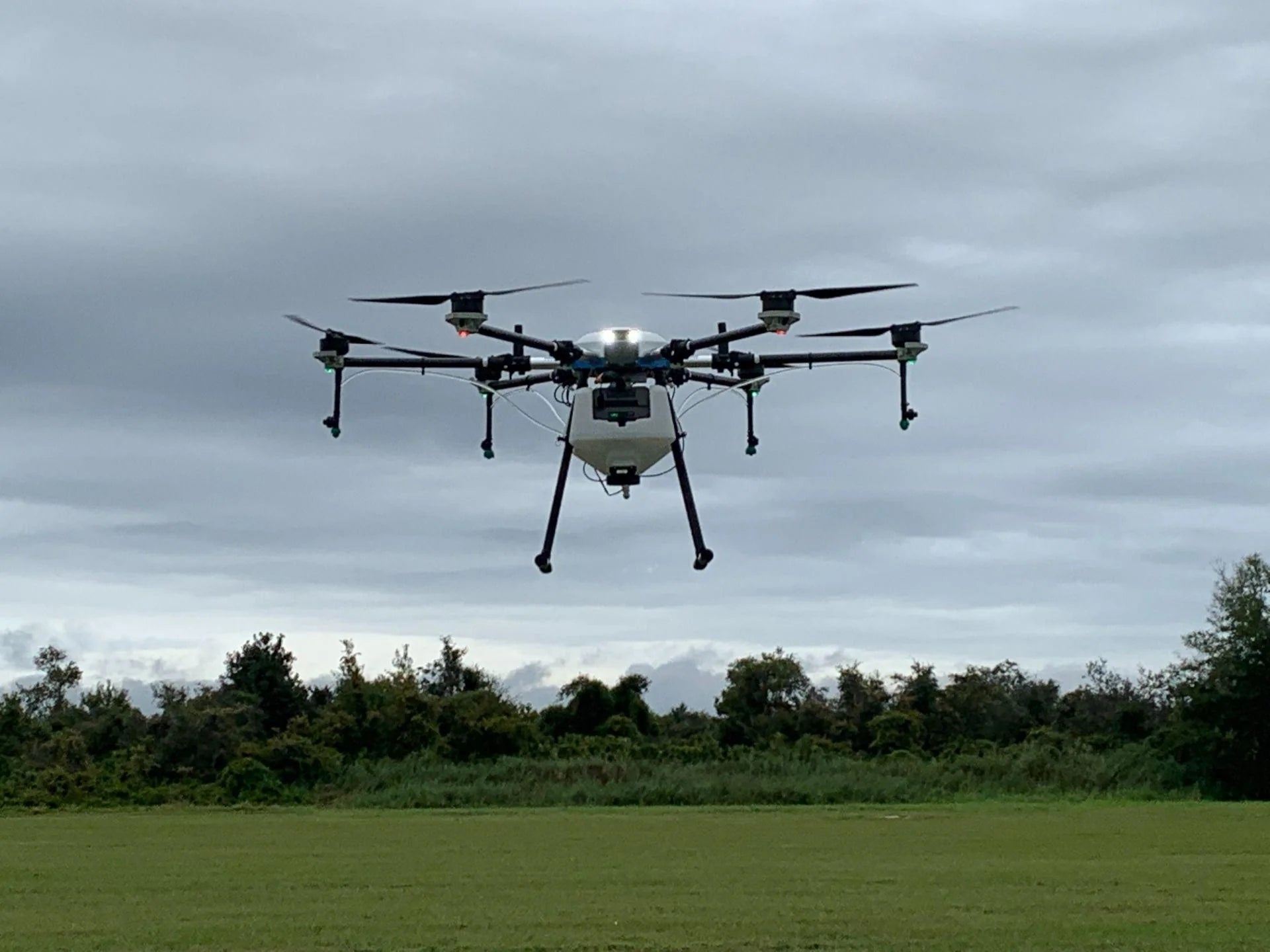 TTA G200 16L Agriculture Drone - 6 Axis 4 Acre/10min RTK Positioning Seed Sprayer Spreader Agri Drone 9 TTA G200 16L Agriculture Drone - 6 Axis 4 Acre/10min RTK Positioning Seed Sprayer Spreader Agri Drone - صورة TTA G200 16L Agriculture Drone - 6 Axis 4 Acre/10min RTK Positioning Seed Sprayer Spreader Agri Drone - صورة 9