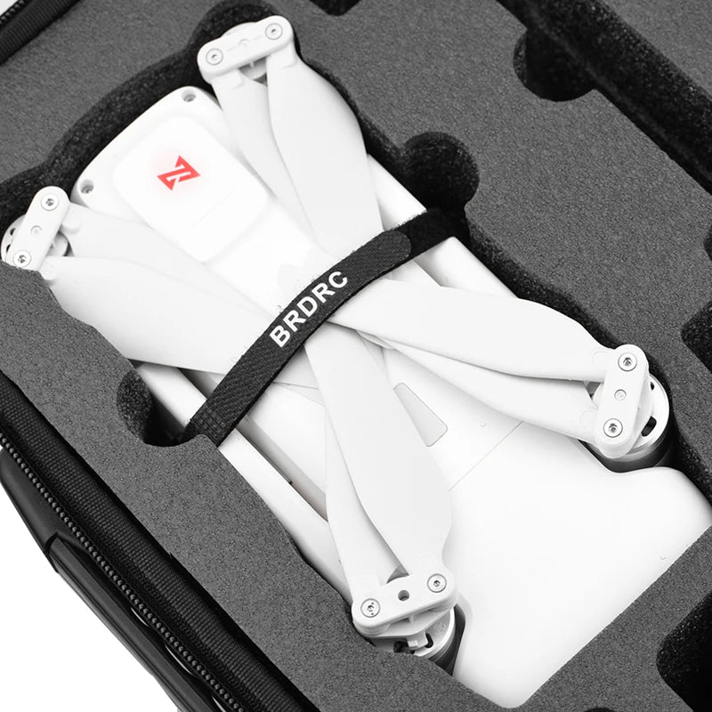 2pcs Propeller, do not need to remove the propellers can be put into the bag, very convenient and