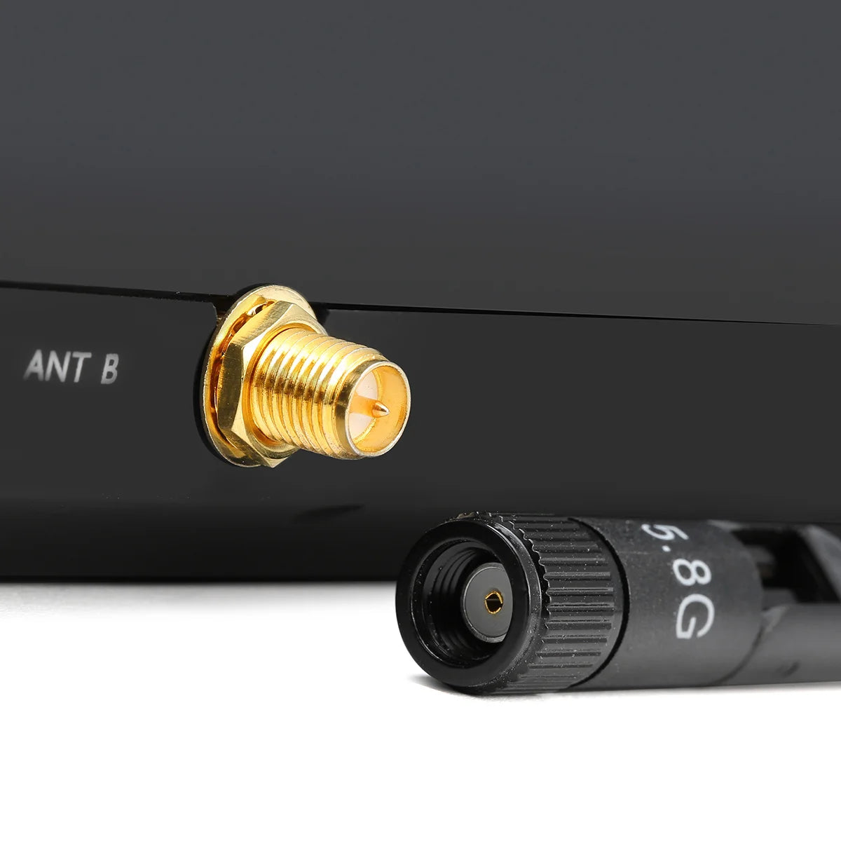 Eachine LCD5802D 7 Inch FPV Monitor, eachine's LCD5802D monitor can receive up to 32G , C10