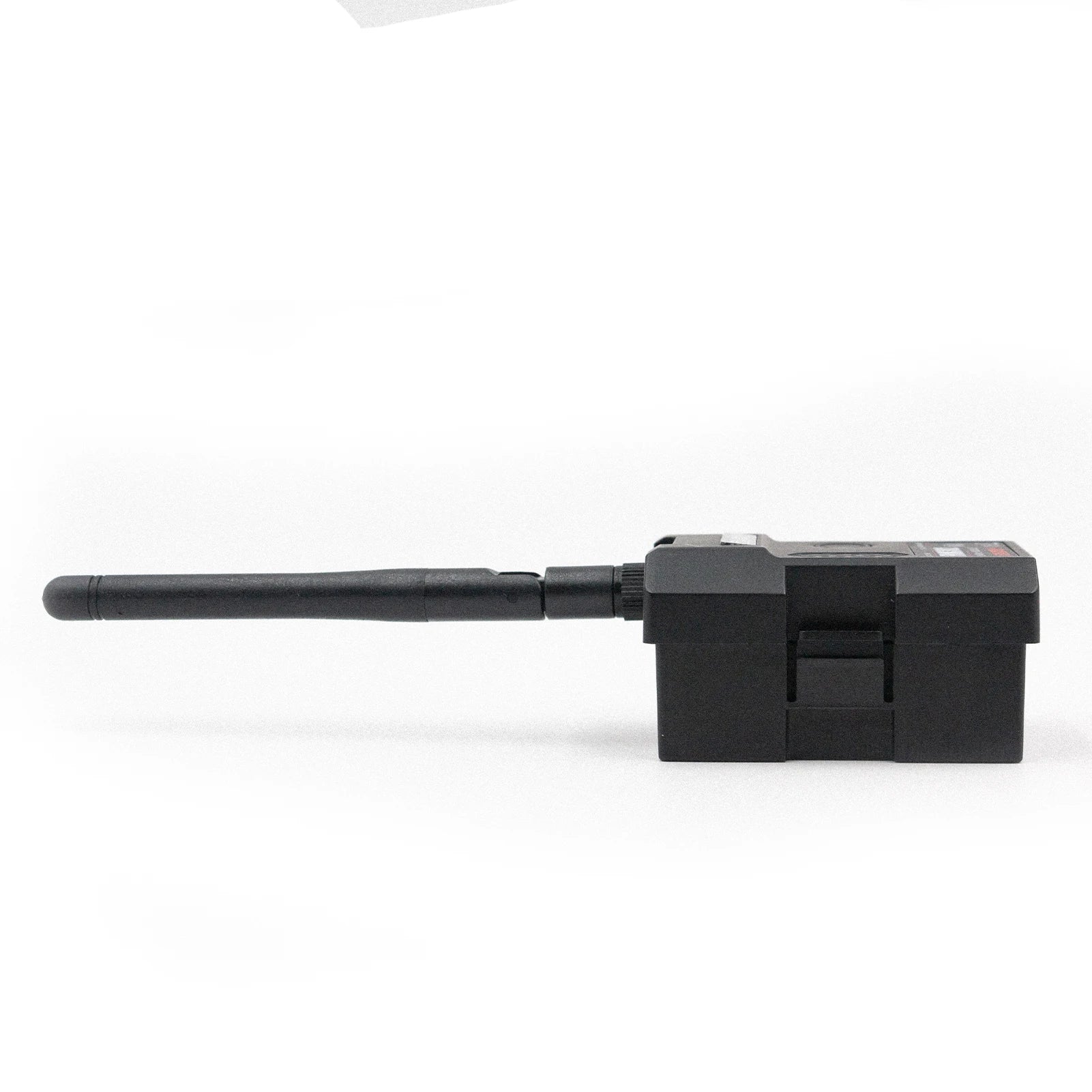 built-in fan, automatic cooling adjustment function, if chip temperature rise above 45°C